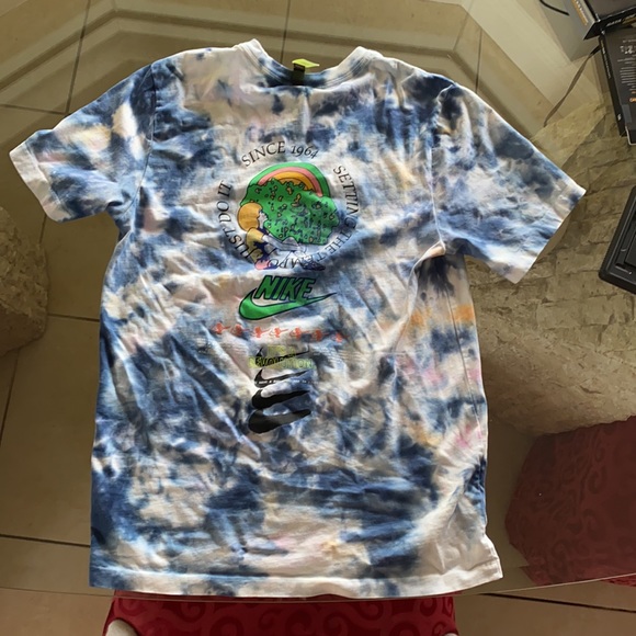 Nike tie-dye “It’s a Revolution.” Series. (SMALL) - Picture 2 of 5